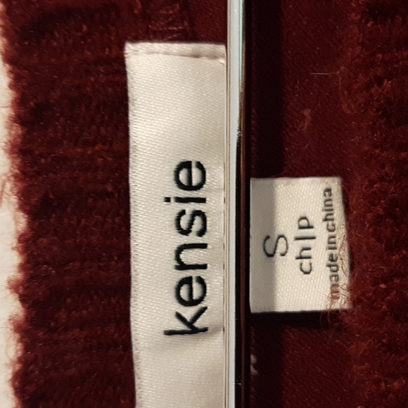 Women's dark wine colored sweater - Picture 2 of 4